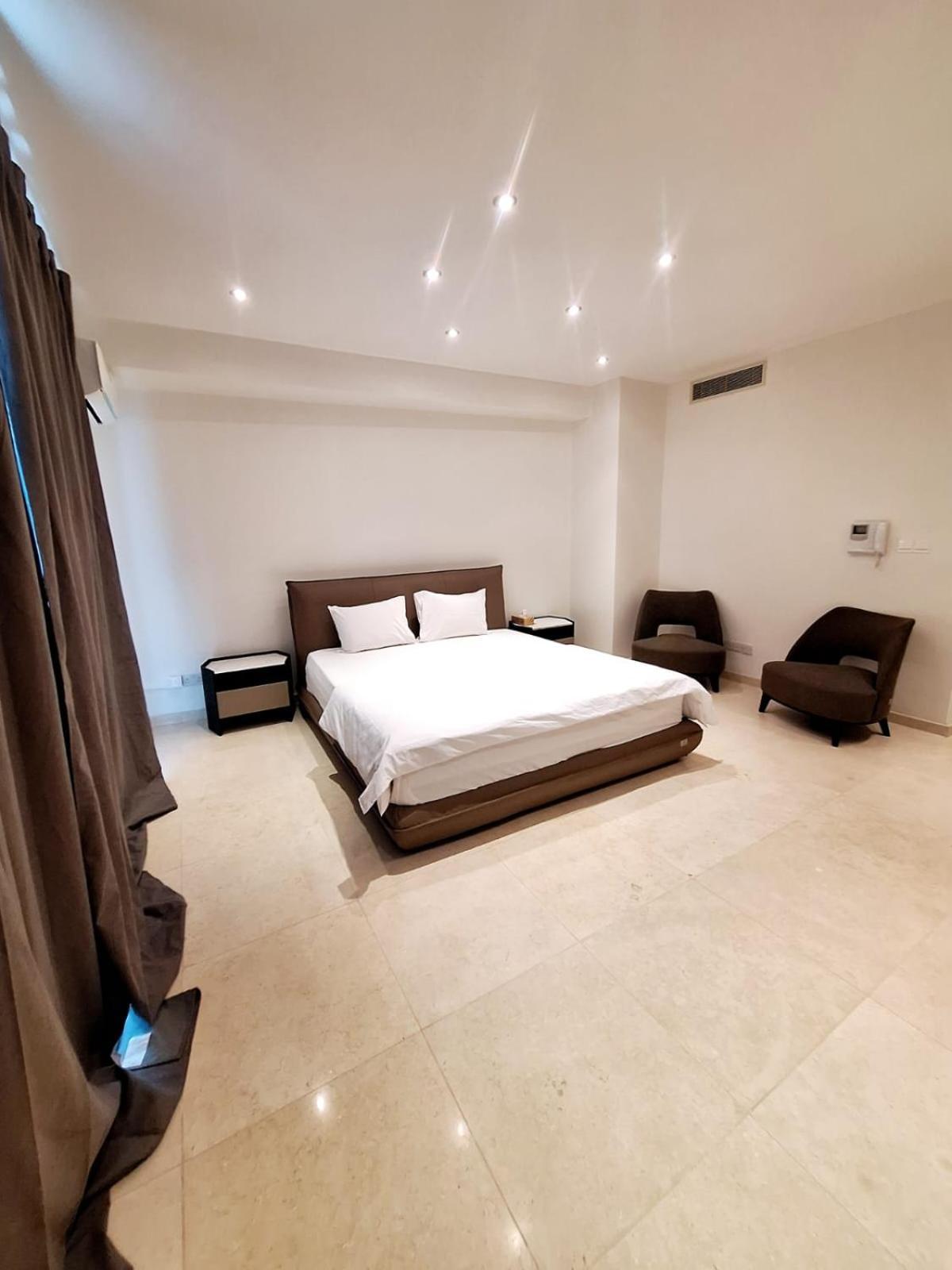 Aphrodite Plaza Larnaca Exterior foto